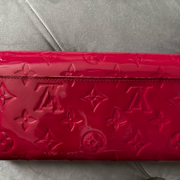Louis Vuitton Vernis Embossed Wallet - Picture 2 of 9